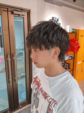 コワファーストナガサキシャンプーボーイ(COIFF1RST NAGASAKI SHAMPOO BOY) ショートウルフ×ツイストスパイラルパーマ