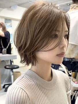 ラフ 新宿(Laff) 大人おしゃれ女子ウルフヘア20代30代40代50代丸みショートボブ