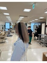 ケンジ 平塚ラスカ店(KENJE)&nbsp;ホワイトシルバーとカチューシャカラー