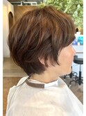 くせ毛ショート/レイヤーカット/ゆるふわショート/40代/50代