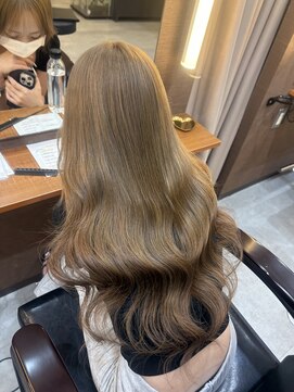 アール バイ ニーナ(R by NINA) 柔らかベージュカラー×ゆるウェーブ