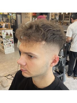 フランクスバーバーリザーブ 人形町店(FRANK’S BARBER RESERVE) スキンフェードスタイルS