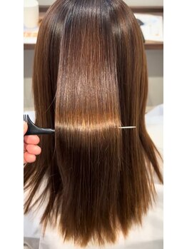 テフ(tefu)の写真/《最新メテオストレート》ダメージレスに髪質改善。触れたくなる、シルクのような艶と自然な美髪へ。