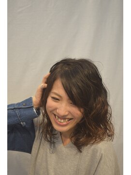 ケンズヘアーテスタ(KEN’s HAIR testa) お手入れ楽ちんふんわりウェーブヘア