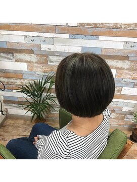 ハウオリ ヘアーワークス(Hauoli hair works) ショートボブ×アッシュハニーシルバー