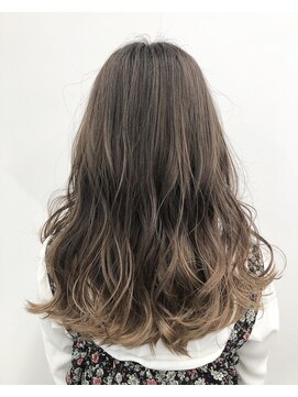 クールブ(Courbe) 大人気の美髪カラー♪透明度たっぷりのソフトグレージュ