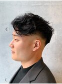 ビジネスカジュアル スキンフェードカット パーマスタイル