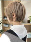美髪にオトナかわいいホワイトグレージュネビージュショートボブ