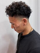 シエスタ(SIESTA)&nbsp;スパイラルパーマ　フェードカット　アップバング　波巻き