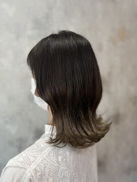 アトリエナガノ(atelier nagano) ニュアンスカラー/センターパート/ツヤ髪スタイル/ブルージュ