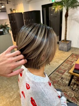 メリー オオサカ(Merly Osaka) very short balayage