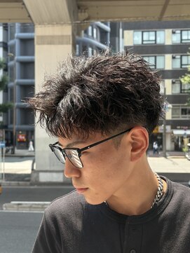 キングオブヘア バイ ノイズ 梅田茶屋町店(KING of hair by NOISM) *NOISM波巻きツイストスパイラルツーブロックセンターパート