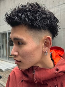 フィフス(fifth) 男らしさを引き出すツイストスパイラルパーマでつくる短髪パーマ