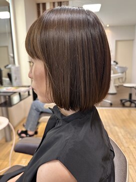 アートランドユージン(art land u-jin) ステップボーンカット ボブ