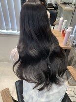 アイヴィー(IVY)&nbsp;レイヤーカット　ウェーブ巻き　ダークグレージュ　髪質改善