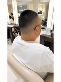 フェードベリーショートモヒカンスタイルヘア。