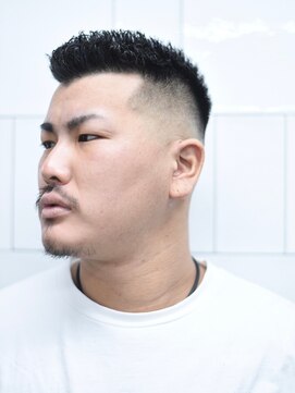 メリケンバーバーショップ コウベ(MERICAN BARBERSHOP KOBE) スキンフェードハードパーマ経過夏ショート