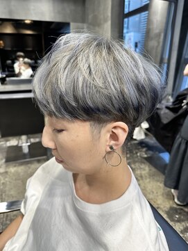 ローリー(Rowlly) ＃２ブロック＃刈り上げ＃ショート＃ブリーチ