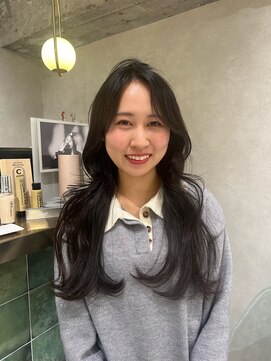 ゼスト リル 新宿(ZEST lill) レイヤーカット ハッシュカット レディースカット 新宿