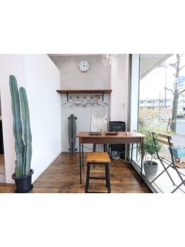 【南林間駅徒歩5分】駅チカでメンテナンスにも通いやすい♪ヴィンテージ感あるカフェ風の店内が魅力的☆