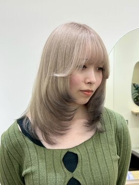 ユウル 横浜(juhl.) デザインカラーミルクティーベージュ顔まわりレイヤーブリーチ