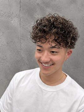 フジヤマバーバーショップ アジト(FUJIYAMA BARBER SHOP ajito) カーリーパーマ×フェードショート メンズ/明石/西明石/大久保
