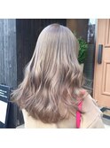 パールブロンドのロングヘアー