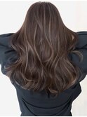 グレージュハイライトレイヤーカットミディアムレイヤーボブ