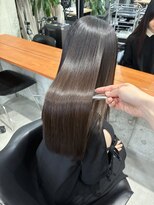 サクラ オモテサンドウ(SAKURA) こんな艶見たことない…!?美髪矯正で初めての体験を