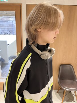 ラミエ バイ メルト 吉祥寺(lamie by melt) 久保田)ウルフカットハイトーンカラーセンターパートベージュ