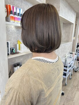 キャアリー(Caary) 福山市Caary春ヘア丸みボブさら艶酸性ストレートミルクベージュ