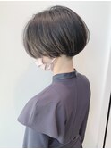 黒髪ハイライトカラー刈り上げハンサムショートセンターパート