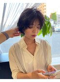 ゆるめのカールでショート。stylist 高橋裕貴