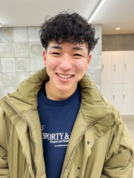 トゥコ(tuco) パーマ　スパイラル　短髪　黒髪