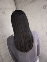 リビンバイアフロート(Livin by afloat)&nbsp;大人綺麗なレイヤーストレート　地毛風　ネイビーブルー