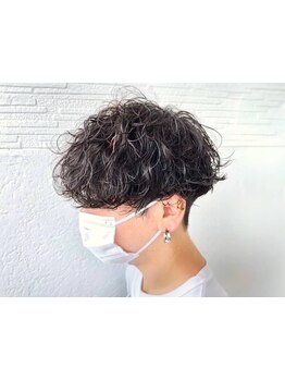 360度シルエットが綺麗な《波巻きスパイラル》や、無造作な質感の《ツイストスパイラルパーマ》が人気◎