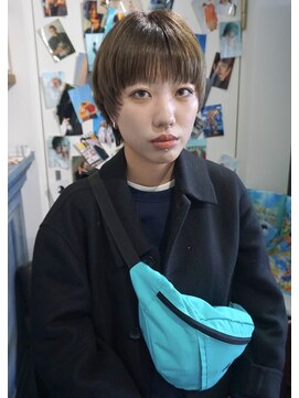 クイン(qin) コンパクトブラウンショート