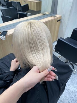 ペレ 渋谷(PELE) イメチェン/ホワイトブロンド/外ハネボブ/美髪/渋谷