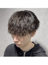 【縦落ちツイスパ】毛先がクルッとせず、シャープに縦に落ちるのが特徴のパーマです！