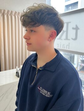 メンズサロン トレヘアー 京都烏丸店(tRe hair) スペインカール　ブルーカラー　刈り上げショート