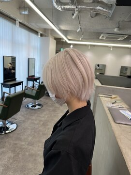 モニカ 原宿店(MONIQA) ホワイト