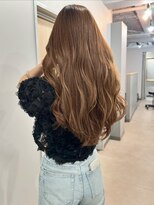 アトレ 福岡大名店(attrait)&nbsp;ベージュロングは大人っぽさが引き立つ、上質な仕上がり