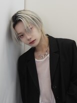 スウェル(SWELL)&nbsp;中華ヘア◎ホワイトブロンド×センターパート