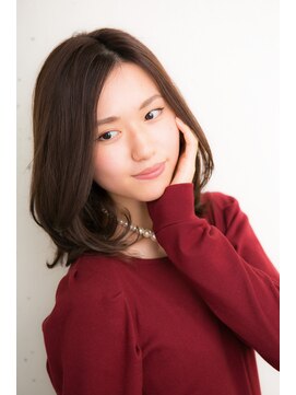 フラムリングス麻布(Framlings azabu) カーキブラウンの毛先ワンカールミディアム