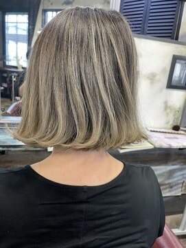 リルア 博多(LIRUA) カーキグレージュのバレイヤージュ