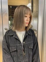 ホワイトカラー　ホワイトベージュ　ウルフカット　ボブ