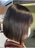 ぱっつん前下がりボブ