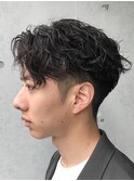 ツイストスパイラルパーマセンターパートツーブロックフェード