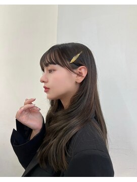 フィル 横浜(fil) オリーブグレー_グレーベージュレイヤーロング黒髪