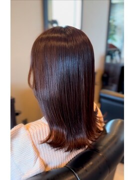 メゾン アヴァロ(Maison Avallo) 大人グレーブラウンのミディアムヘア